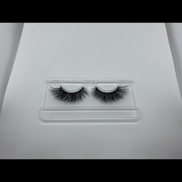 Luxury Mink Lashes - Picture 7 of 9